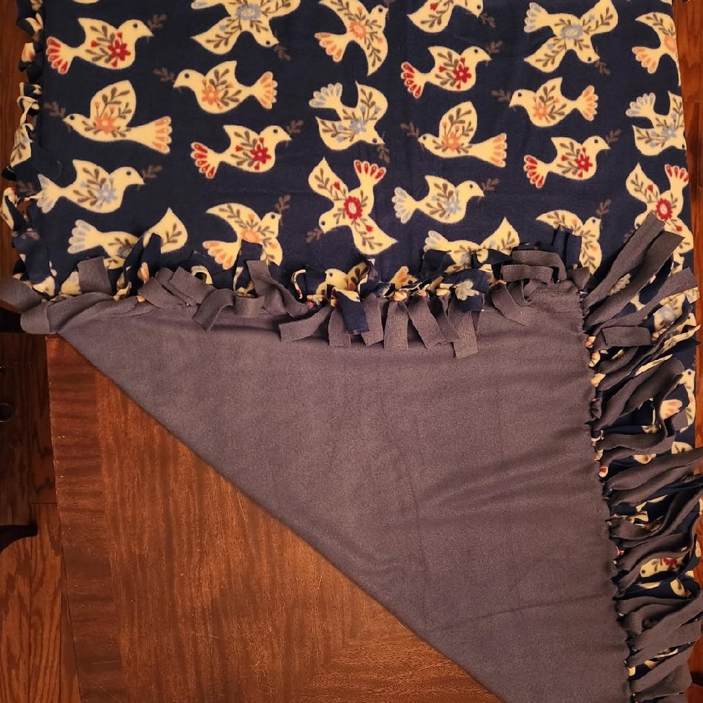 Kids Blue and White Bird Patterned Fleece Blanket